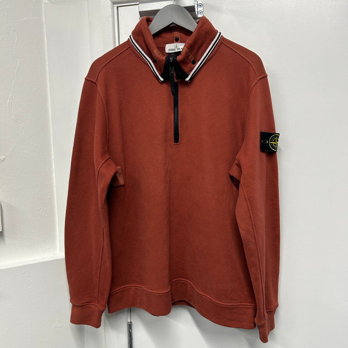 STONE ISLAND SAMPLE QUARTERZIP ‘RED BRICK’