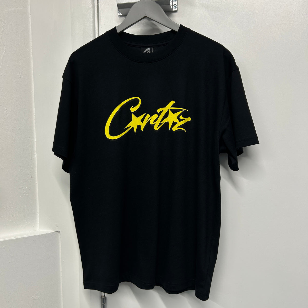 CORTEIZ LOGO TEE ‘BLACK/YELLOW’