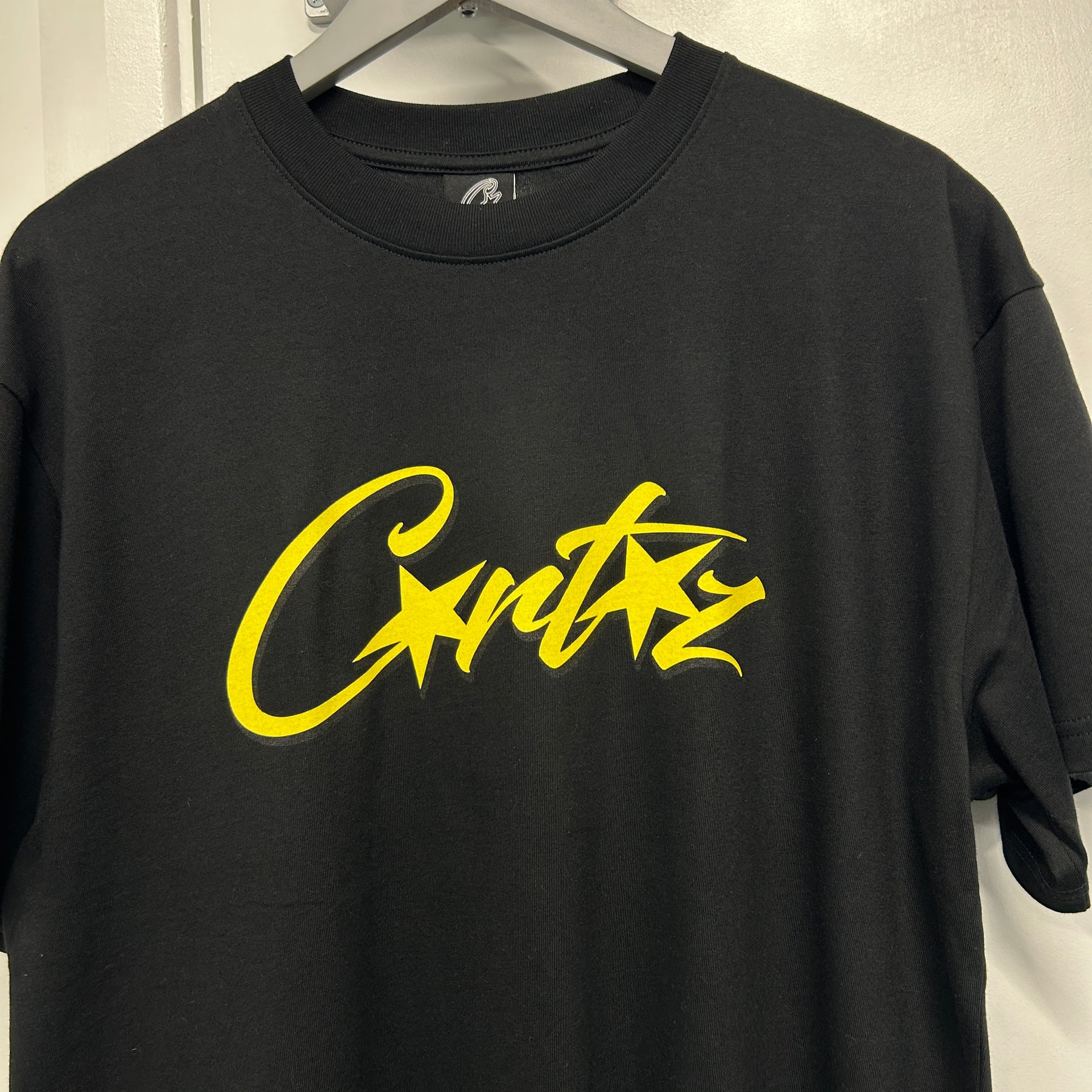 CORTEIZ LOGO TEE ‘BLACK/YELLOW’